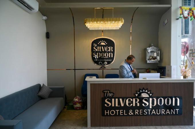 The Silver Spoon Hotel & Restaurant Būndi Exterior foto